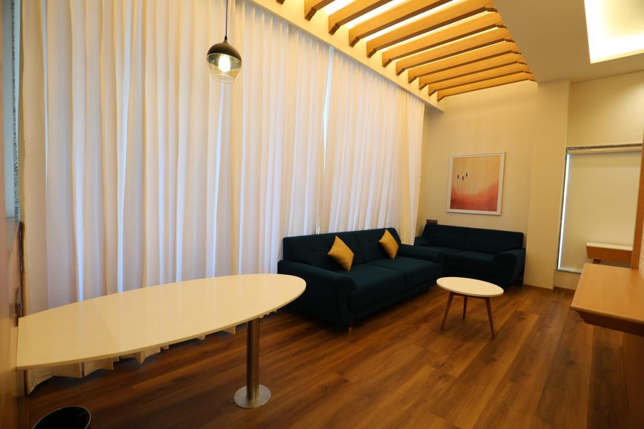 Hotel Blueivy Ānand Eksteriør billede